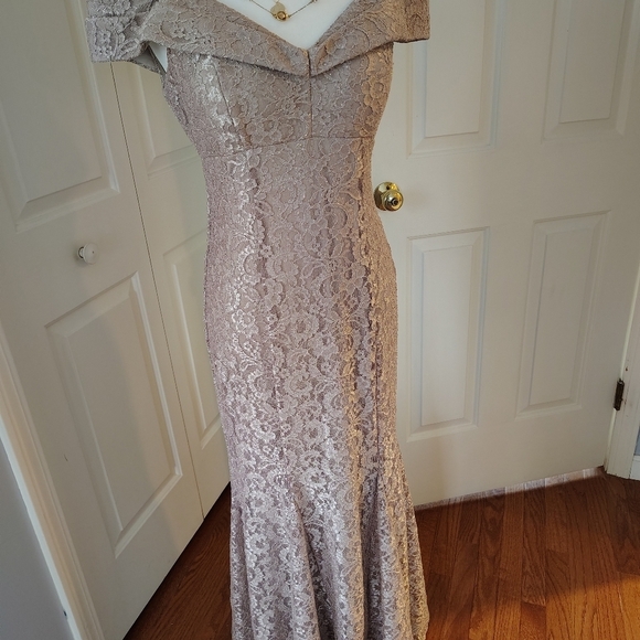 R&M Richards Off the shoulder Fishtail Evening Gown 6P - Picture 5 of 12